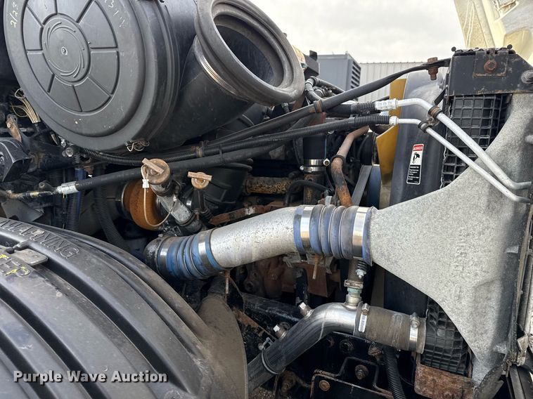 image for item EG5677 2002 Freightliner Century Class semi truck