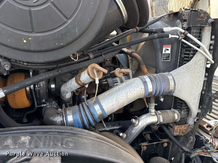 image for item EG5677 2002 Freightliner Century Class semi truck