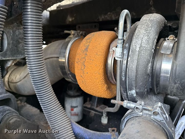 image for item EG5677 2002 Freightliner Century Class semi truck