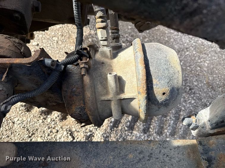 image for item EG5677 2002 Freightliner Century Class semi truck