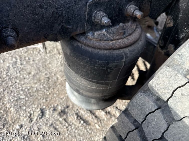 image for item EG5677 2002 Freightliner Century Class semi truck