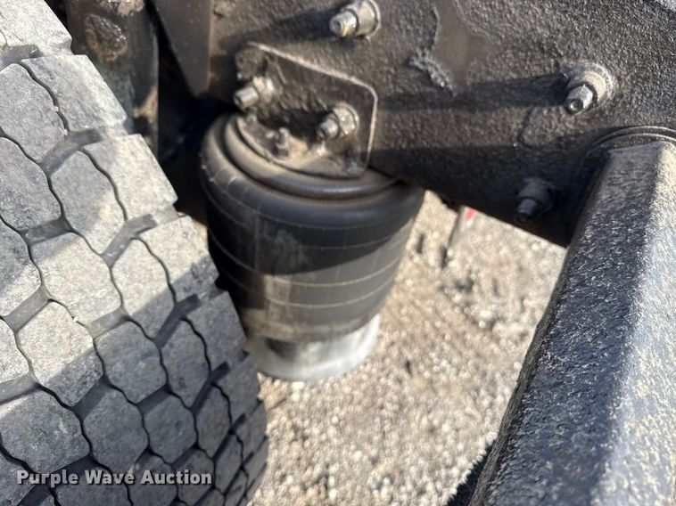 image for item EG5677 2002 Freightliner Century Class semi truck