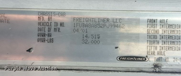 image for item EG5677 2002 Freightliner Century Class semi truck