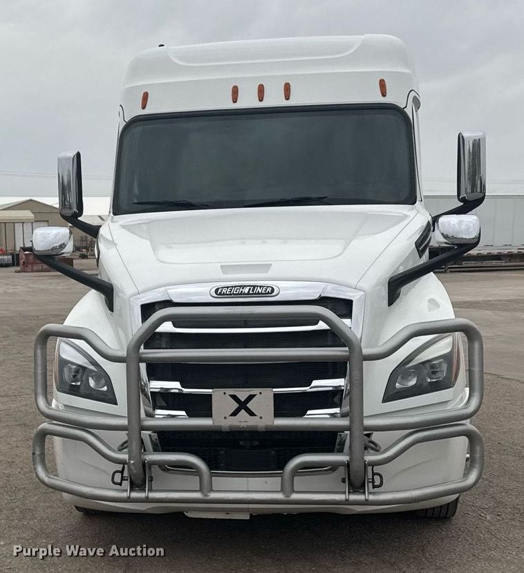image for item EG6281 2020 Freightliner Cascadia 126 semi truck