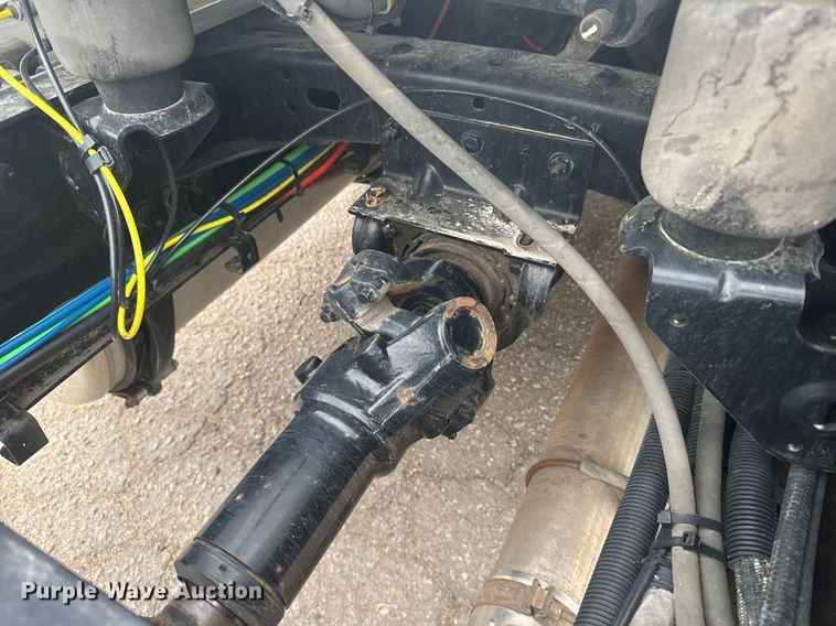 image for item EG6281 2020 Freightliner Cascadia 126 semi truck