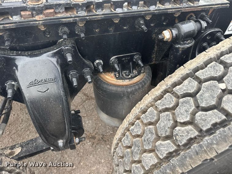 image for item EG6281 2020 Freightliner Cascadia 126 semi truck