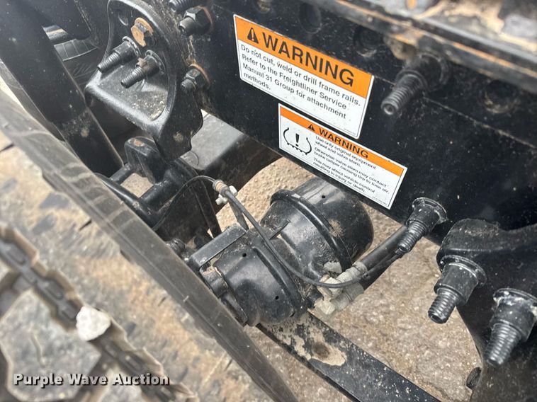 image for item EG6281 2020 Freightliner Cascadia 126 semi truck