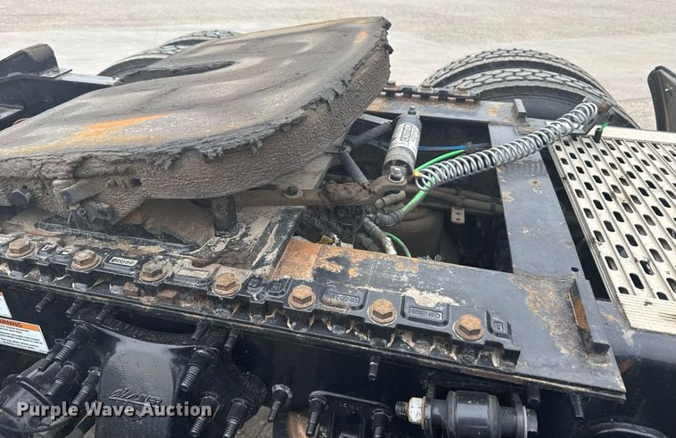 image for item EG6281 2020 Freightliner Cascadia 126 semi truck