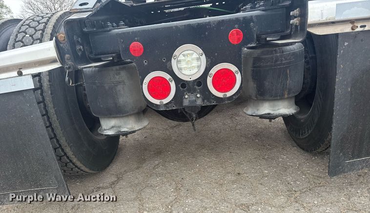 image for item EG6281 2020 Freightliner Cascadia 126 semi truck