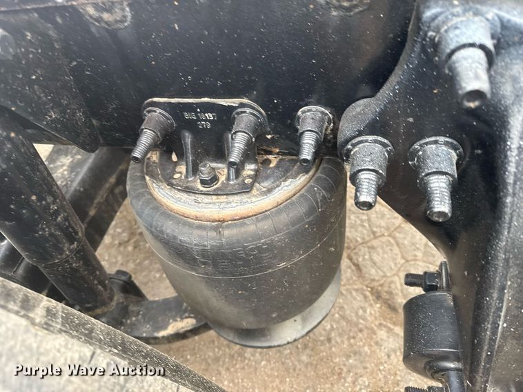 image for item EG6281 2020 Freightliner Cascadia 126 semi truck