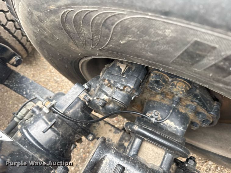 image for item EG6281 2020 Freightliner Cascadia 126 semi truck