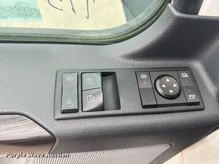 image for item EG6281 2020 Freightliner Cascadia 126 semi truck