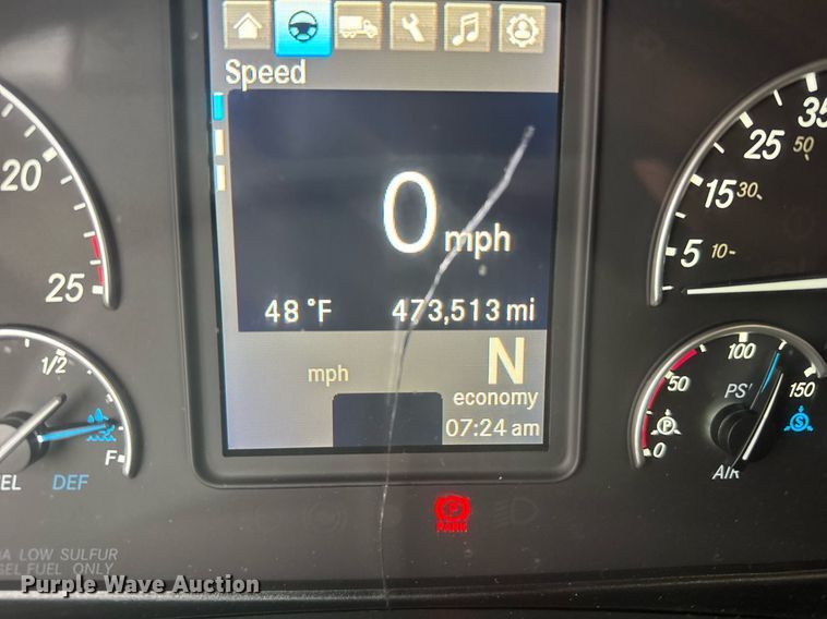 image for item EG6281 2020 Freightliner Cascadia 126 semi truck