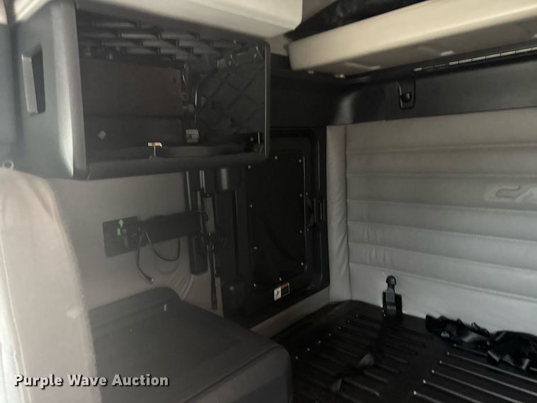 image for item EG6281 2020 Freightliner Cascadia 126 semi truck