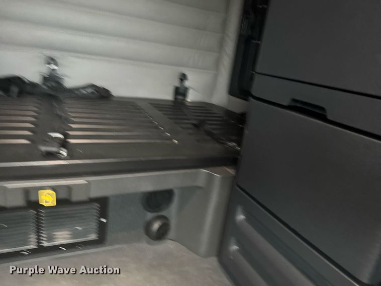 image for item EG6281 2020 Freightliner Cascadia 126 semi truck