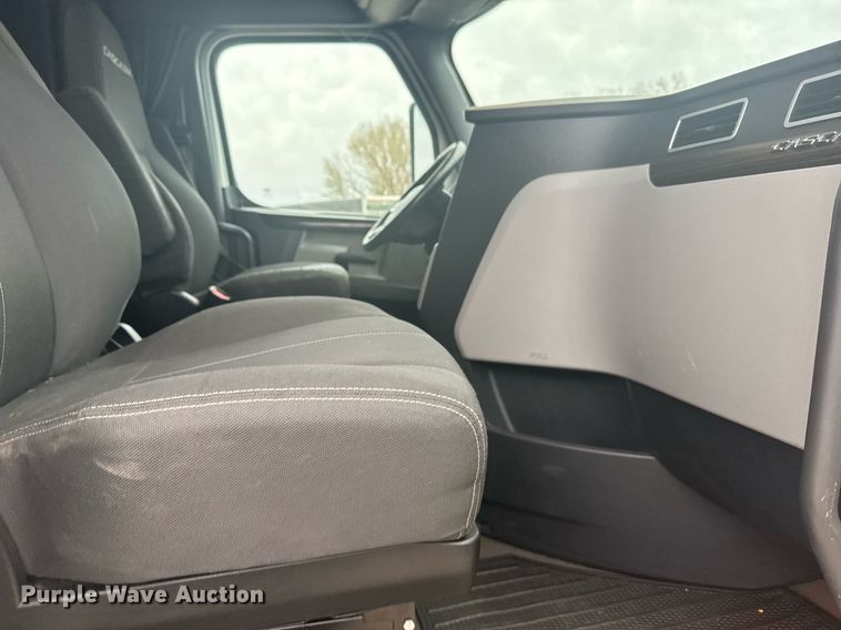 image for item EG6281 2020 Freightliner Cascadia 126 semi truck