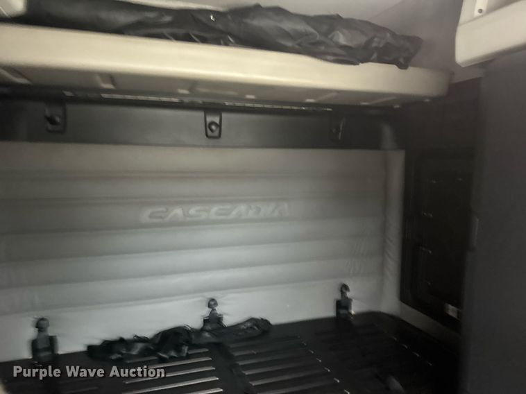 image for item EG6281 2020 Freightliner Cascadia 126 semi truck