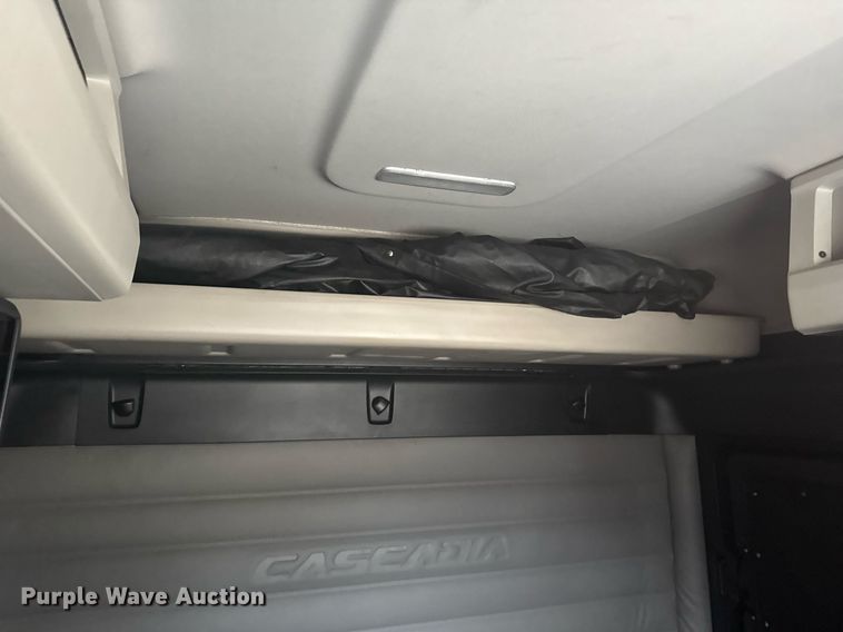 image for item EG6281 2020 Freightliner Cascadia 126 semi truck