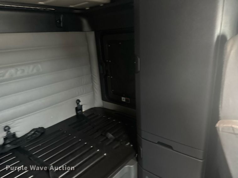 image for item EG6281 2020 Freightliner Cascadia 126 semi truck