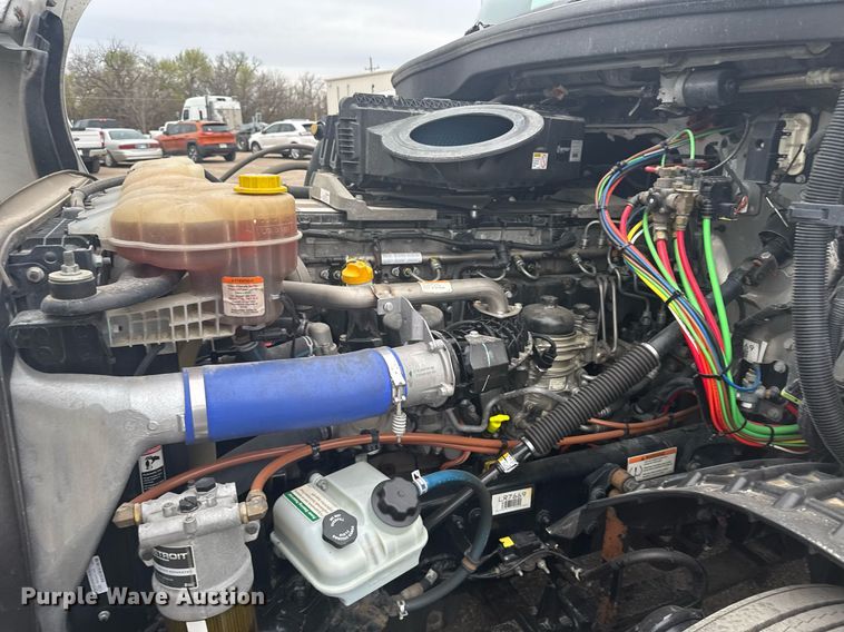 image for item EG6281 2020 Freightliner Cascadia 126 semi truck