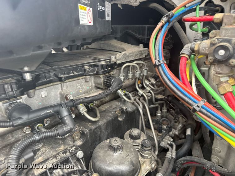 image for item EG6281 2020 Freightliner Cascadia 126 semi truck