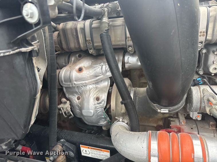 image for item EG6281 2020 Freightliner Cascadia 126 semi truck