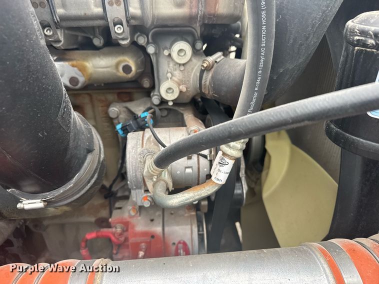 image for item EG6281 2020 Freightliner Cascadia 126 semi truck