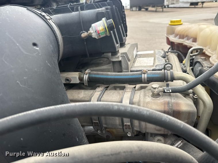 image for item EG6281 2020 Freightliner Cascadia 126 semi truck