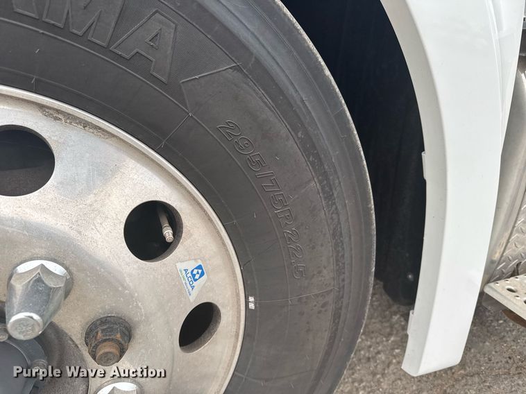 image for item EG6281 2020 Freightliner Cascadia 126 semi truck