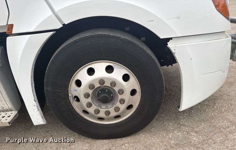 image for item EG6281 2020 Freightliner Cascadia 126 semi truck