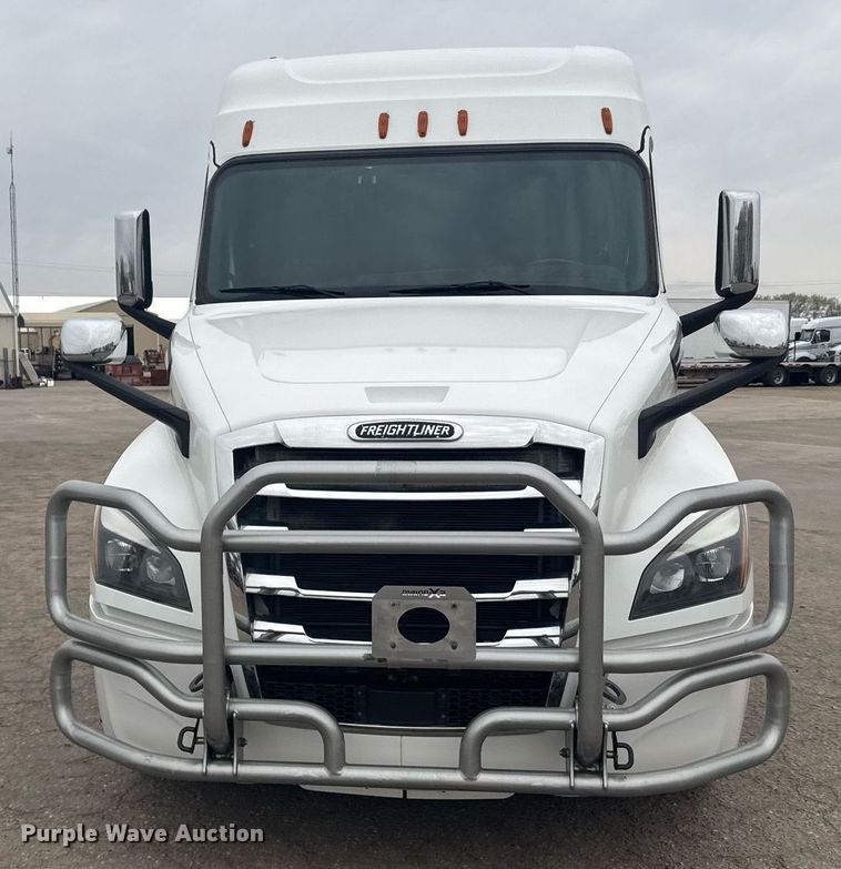image for item EG6282 2020 Freightliner Cascadia 126 semi truck