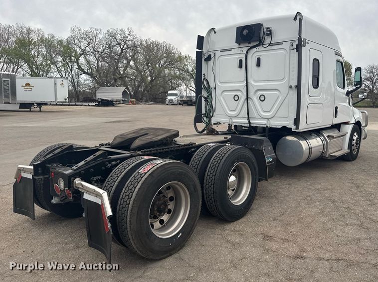 image for item EG6282 2020 Freightliner Cascadia 126 semi truck