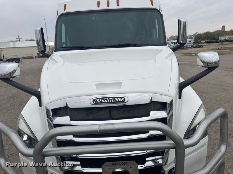 image for item EG6282 2020 Freightliner Cascadia 126 semi truck