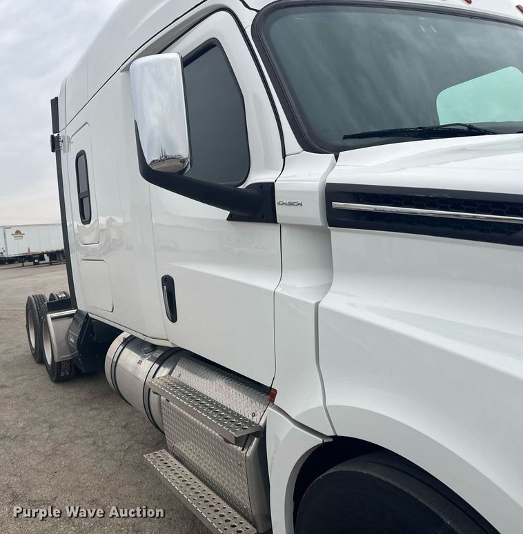 image for item EG6282 2020 Freightliner Cascadia 126 semi truck