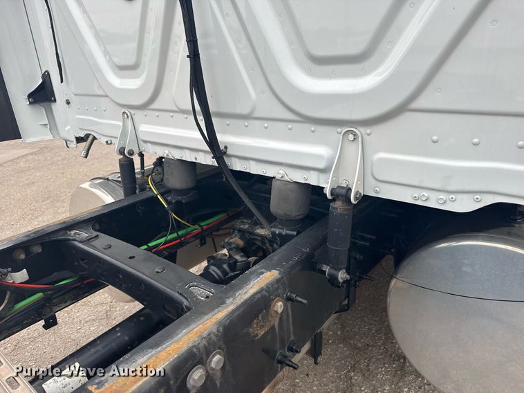 image for item EG6282 2020 Freightliner Cascadia 126 semi truck