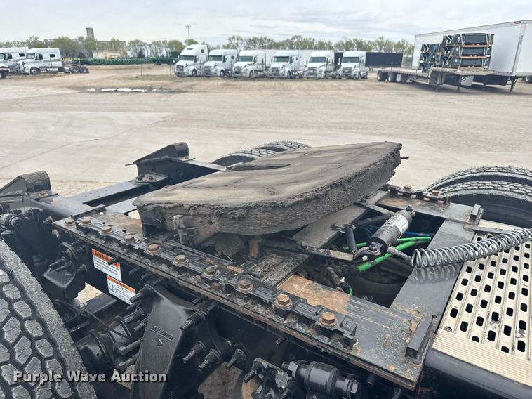 image for item EG6282 2020 Freightliner Cascadia 126 semi truck