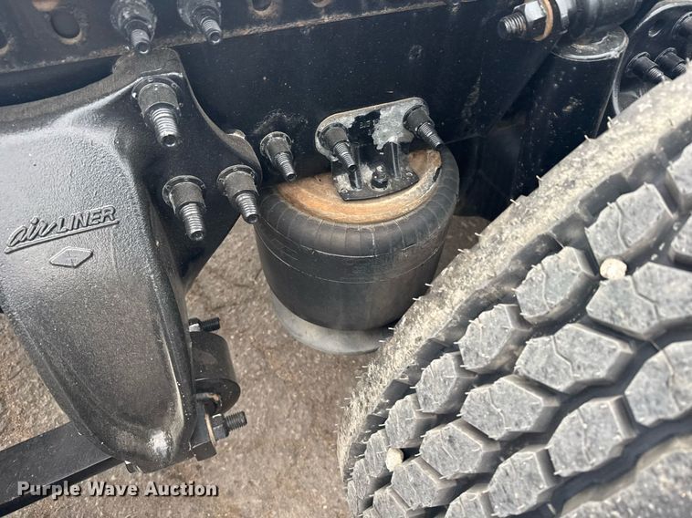 image for item EG6282 2020 Freightliner Cascadia 126 semi truck