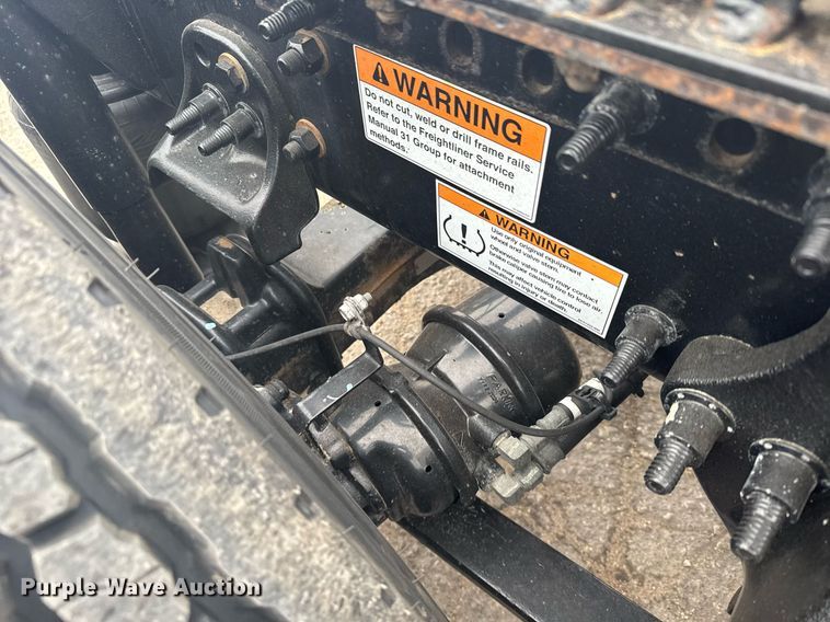 image for item EG6282 2020 Freightliner Cascadia 126 semi truck