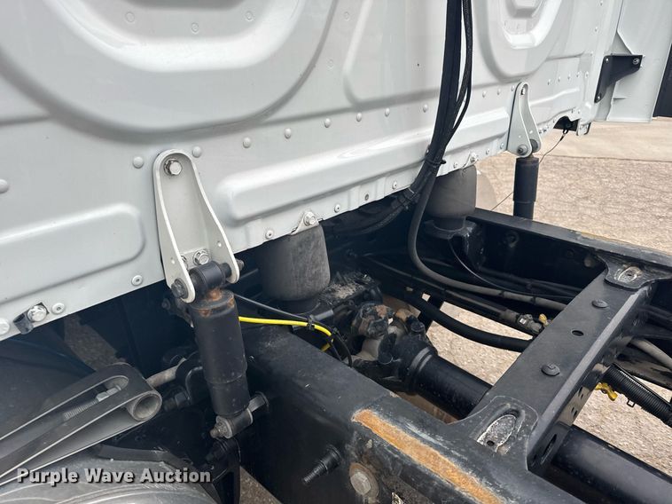 image for item EG6282 2020 Freightliner Cascadia 126 semi truck