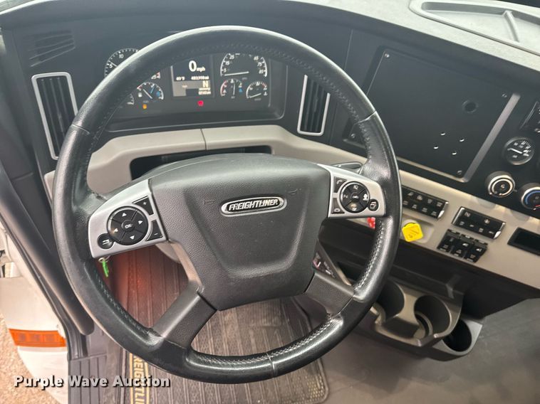 image for item EG6282 2020 Freightliner Cascadia 126 semi truck