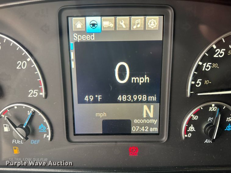 image for item EG6282 2020 Freightliner Cascadia 126 semi truck