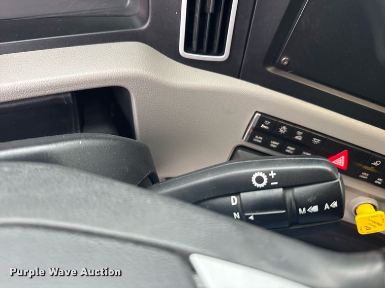 image for item EG6282 2020 Freightliner Cascadia 126 semi truck