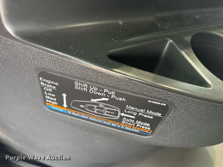 image for item EG6282 2020 Freightliner Cascadia 126 semi truck