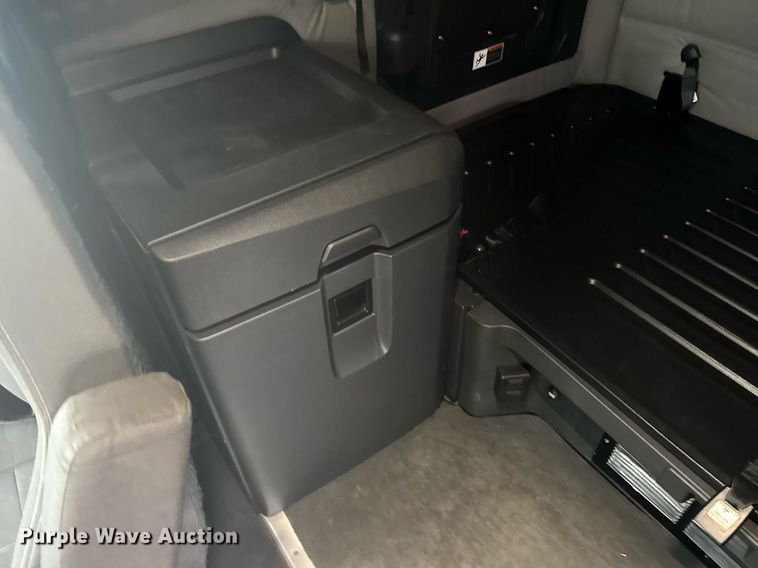 image for item EG6282 2020 Freightliner Cascadia 126 semi truck