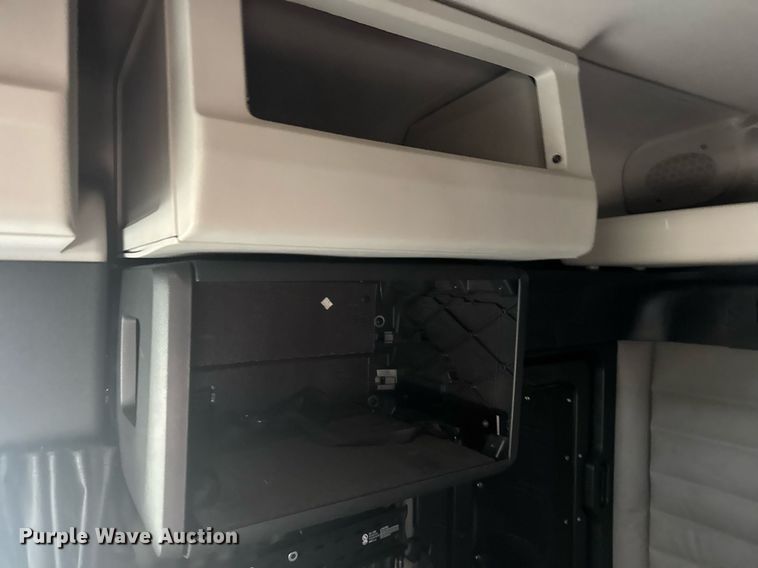 image for item EG6282 2020 Freightliner Cascadia 126 semi truck