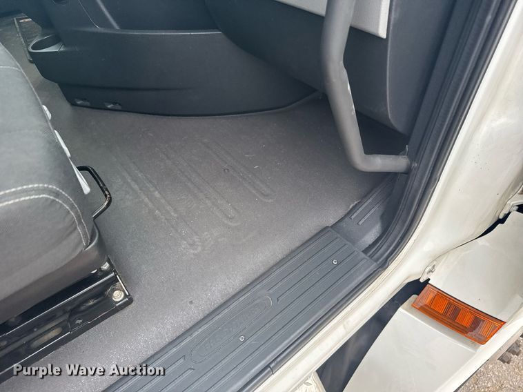 image for item EG6282 2020 Freightliner Cascadia 126 semi truck