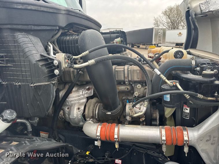 image for item EG6282 2020 Freightliner Cascadia 126 semi truck