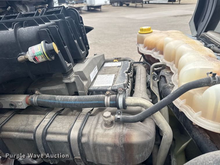 image for item EG6282 2020 Freightliner Cascadia 126 semi truck