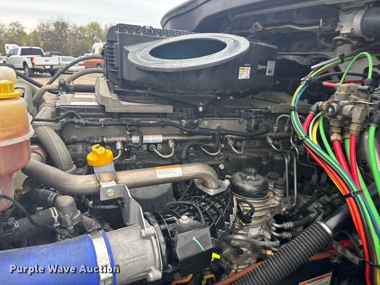 image for item EG6282 2020 Freightliner Cascadia 126 semi truck