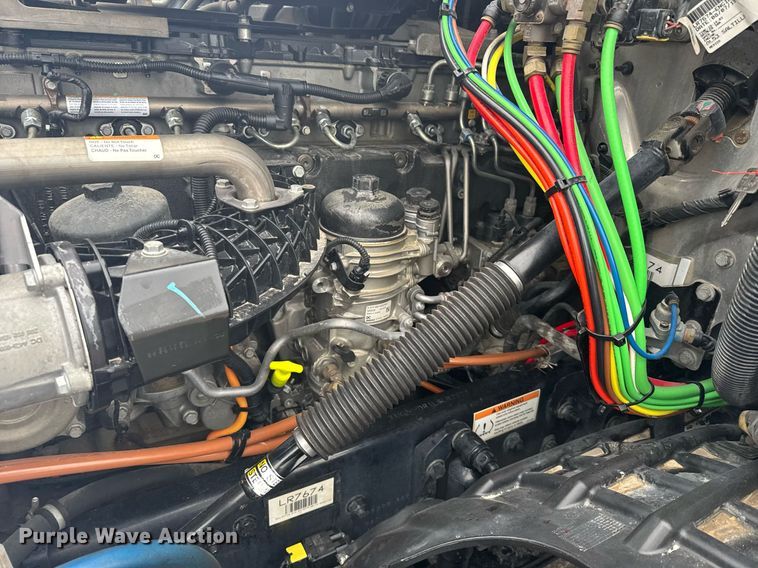 image for item EG6282 2020 Freightliner Cascadia 126 semi truck